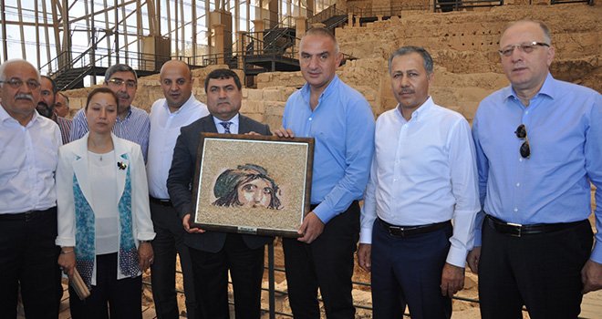 Kültür Bakan Ersoy, Zeugma’da incelemede bulundu