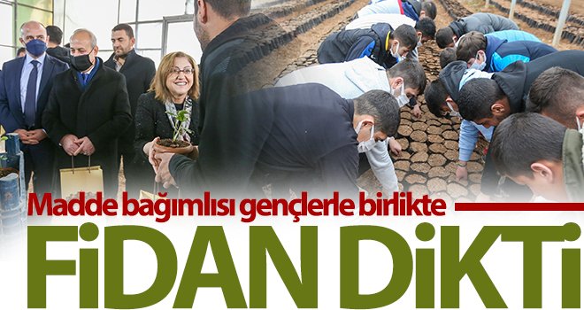 Madde bağımlısı gençlerle birlikte fidan dikti