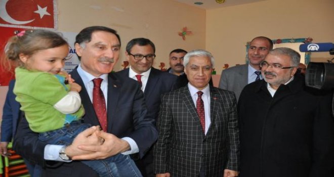 Malkoç, Nizip'te konteyner kenti ziyaret etti