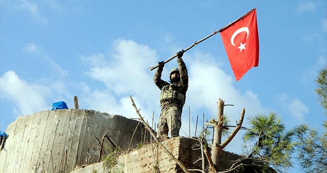 Mehmetcik Burseya Dağı'nda Kuleye Türk Bayrağı Diktiler