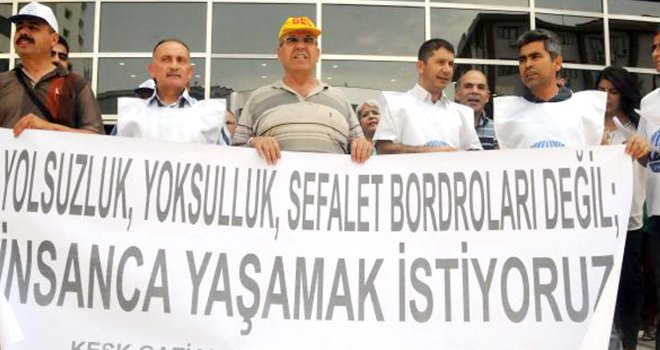 Memurlar bordro yaktı