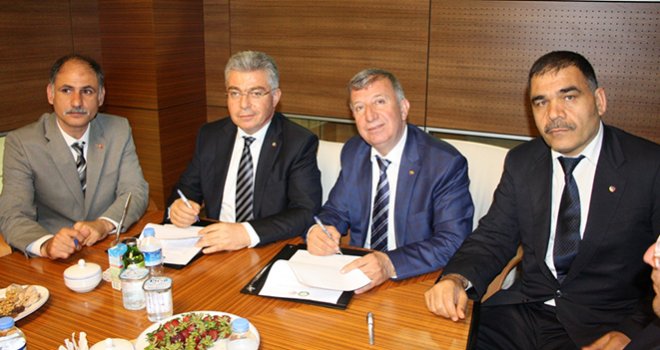Menemen Ticaret Odası’nda Kardeş Oda Protokolü İmzaladı