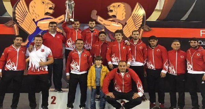 Milli takım minderde tarih yazdı