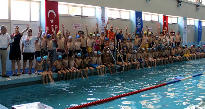 MİLLİ YÜZÜCÜ YETİŞTİRİYOR