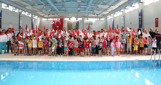 MİNİK KULAÇLAR ATATÜRK İÇİN ATILDI