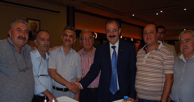 Muhtarlar ve Huzurevi sakinlerine iftar yemeği
