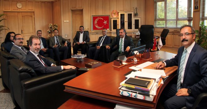 MÜSİAD Yönetimi Rektör Gür’ü ziyaret etti