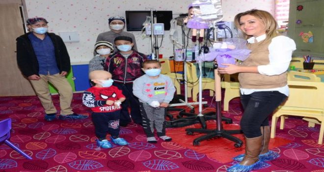 Nesibe öğretmen, hasta çocukların umudu oldu