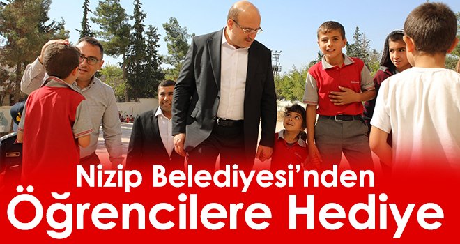 Nizip Belediyesi’nden öğrencilere hediye