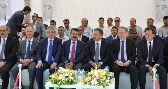 Nizip'te AB, MEB ve KfW ortaklığıyla yapılan okul açıldı