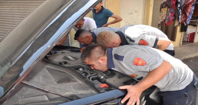 Nizip'te otomobilin motor kısmına giren kedi bulunamadı