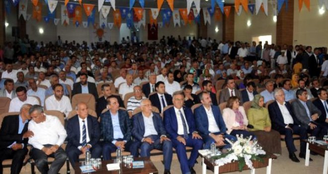 Nizip'te Uzunaslan yeniden başkan seçildi