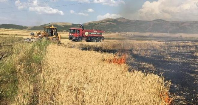 Nurdağı'nda 50 dönüm ekili buğday ile bin 50 dönüm anız yandı