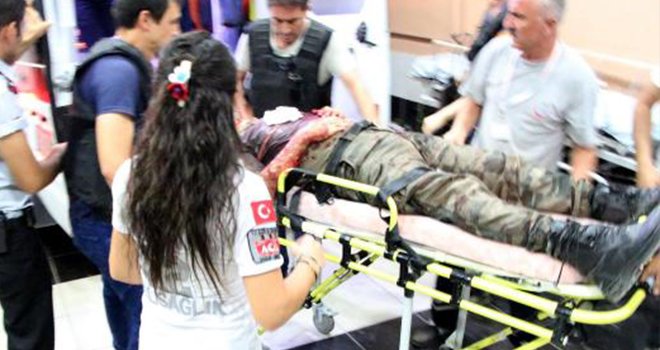 Nusaybin'de polise bombalı ve silahlı saldırı: 2 polis yaralı