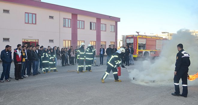 Öğrencilere, Yangına Müdahale Eğitimi Verdi