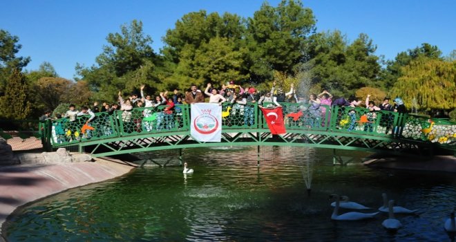 Oğuzeli Belediyesi öğrencilerin yüzünü güldürdü