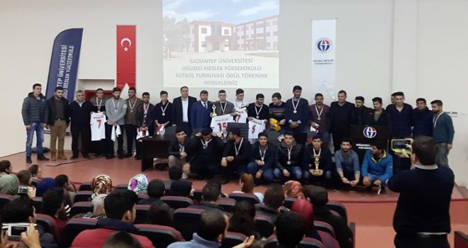 Oğuzeli MYO’da geleneksek futbol turnuvası 