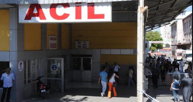 Otomobil beton mikseriyle çarpıştı