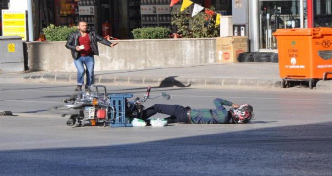 Otomobile çarpan motosiklet sürücüsü yaralandı