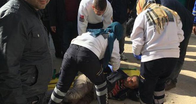 Otomobillerin çarptığı 2 yaya yaralandı