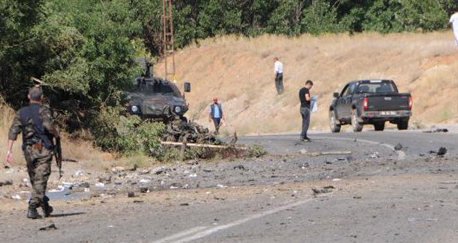 Ovacık'ta polise bomba yüklü araçlı saldırı: 1 yaralı