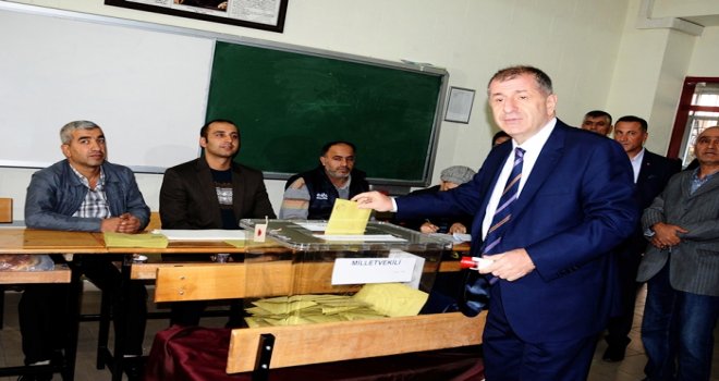 Özdağ oyunu Gaziantep Lisesi’nde kullandı