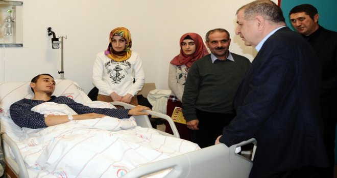 Özdağ, yaralı askerleri ziyaret etti, sorunlarını dinledi
