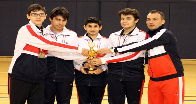 Özel Sanko Okulları teniste il ikincisi oldu