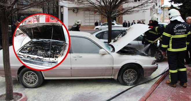 Park halindeki otomobilin motoru alev aldı
