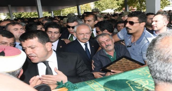 PATLAMADA ÖLEN CHP'LİLER TOPRAĞA VERİLDİ