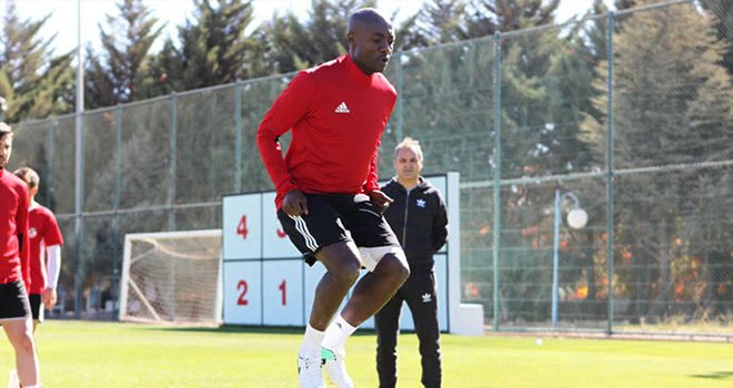 Pierre Webo örnek oluyor!