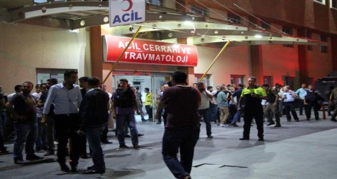 POLİS ARACINA BOMBALI SALDIRI YARALILAR VAR