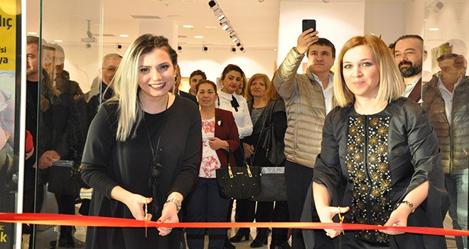 Ressam Kolkılıç'dan ’’Bir demet papatya’’ sergisi