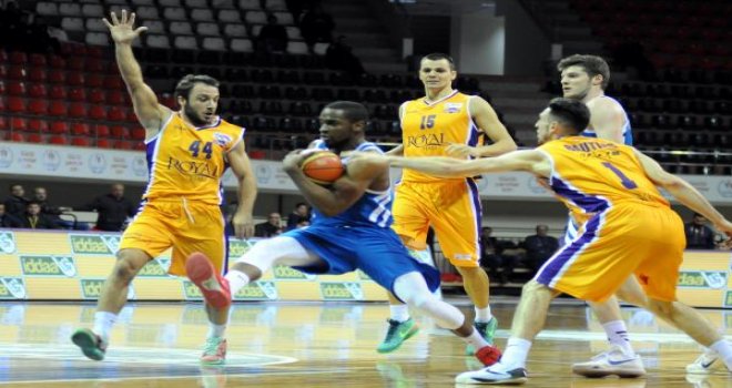Royal Halı Galibiyete Alıştı: 71-65