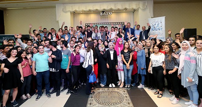 Şahin, başarılı öğrencilerle bir araya geldi