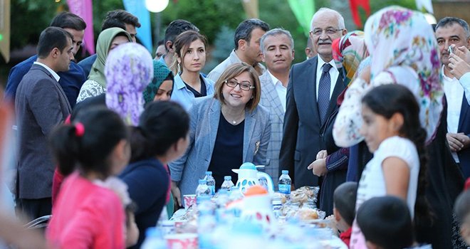 Şahin, iftarını Araban'da yaptı