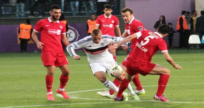 ŞAHİN KARTAL’I GÖZÜNE KESTİRDİ