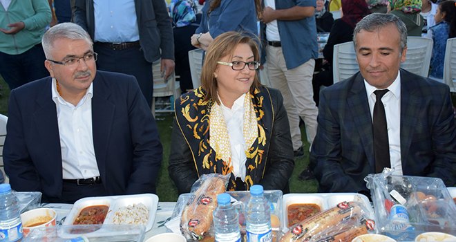 Şahin, Niziplilerle iftarda bir araya geldi