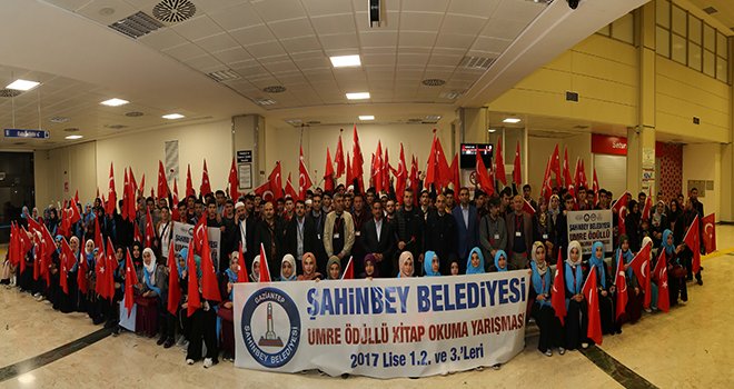 Şahinbey Belediyesi 147 öğrenciyi Umreye uğurladı.