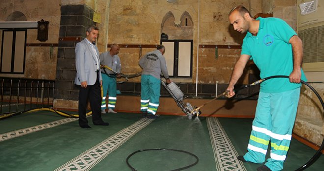 ŞAHİNBEY BELEDİYESİ CAMİLERİ TEMİZLİYOR