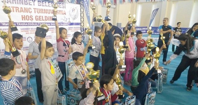 ŞAHİNBEY BELEDİYESİ’NDEN 23 NİSAN SATRANÇ TURNUVASI