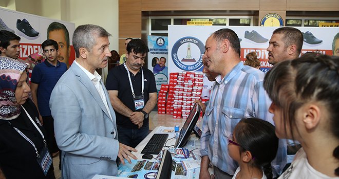 Şahinbey Belediyesi'nden Karne Hediyesi