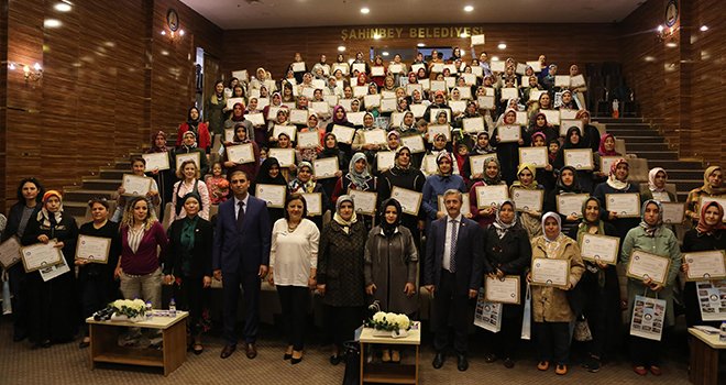 Şahinbey'de 141 kursiyer daha sertifikalarını aldı