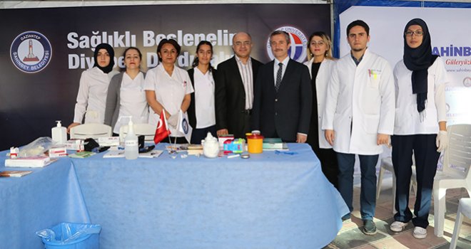 ŞAHİNBEY’DEN VATANDAŞLARA ÜCRETSİZ KAN ÖLÇÜMÜ