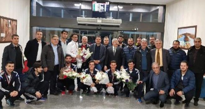 Şampiyon Hokeyciler Gaziantep'te