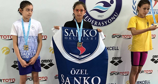 SANKO okulları öğrencileri altın madalya ile döndü