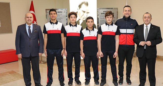SANKO Okulları tennis takımı il ikincisi 