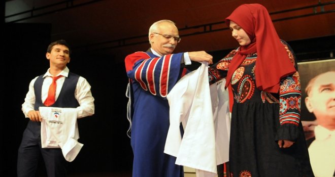 Sanko'lu öğrenciler beyaz önlük giydi