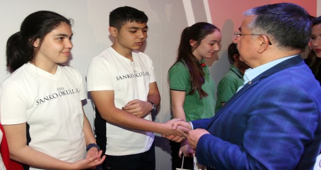 Sanko'lu öğrenciye Bakan'dan ödül