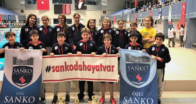 Sankolu yüzücüler 3 kupa 30 madalya kazandılar 